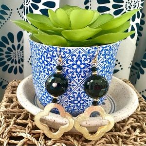 HP 12/29 🎉 Stone and Quatrefoil Earrings